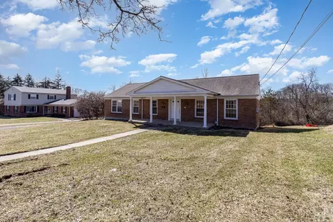 2747 Cyclorama Dr, Cincinnati, OH 45211 photo 2