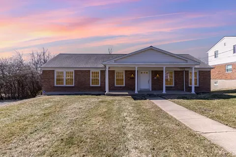 2747 Cyclorama Dr, Cincinnati, OH 45211