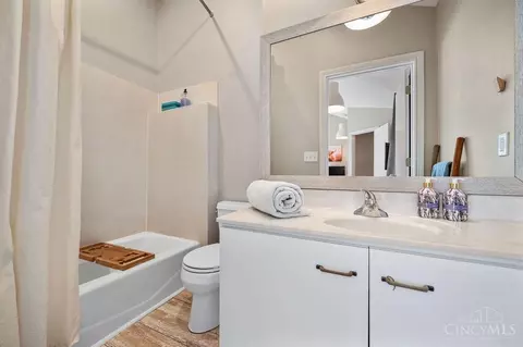 Bath - 1255 Ida St, Cincinnati, OH 45202 photo 5 of 7