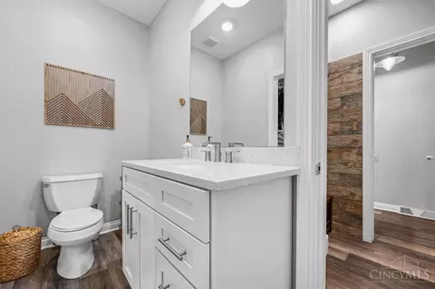 Bath - 1255 Ida St, Cincinnati, OH 45202 photo 2 of 7
