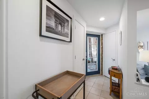 Entry Way - 1255 Ida St, Cincinnati, OH 45202 photo 5 of 5
