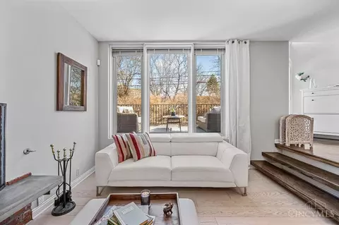 Living - 1255 Ida St, Cincinnati, OH 45202 photo 3 of 4