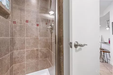 Bath - 1255 Ida St, Cincinnati, OH 45202 photo 7 of 7
