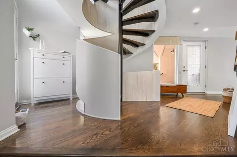 Entry Way - 1255 Ida St, Cincinnati, OH 45202 photo 2 of 5