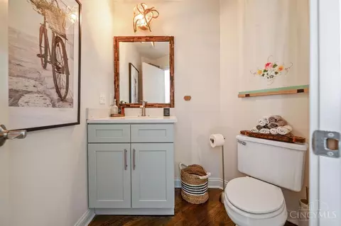 Bath - 1255 Ida St, Cincinnati, OH 45202 photo 1 of 7