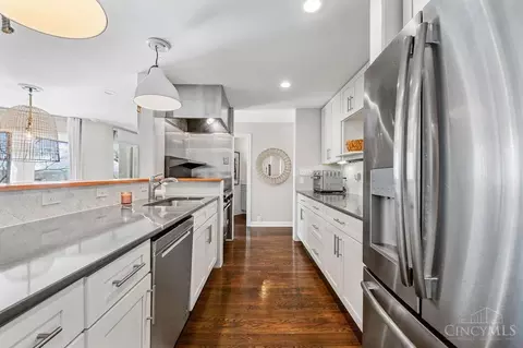 Kitchen - 1255 Ida St, Cincinnati, OH 45202 photo 3 of 7