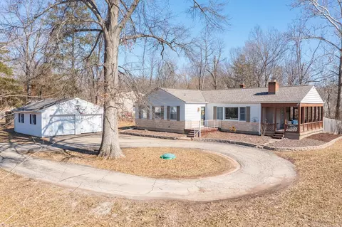 5 Maple Leaf Dr, Milford, OH 45150
