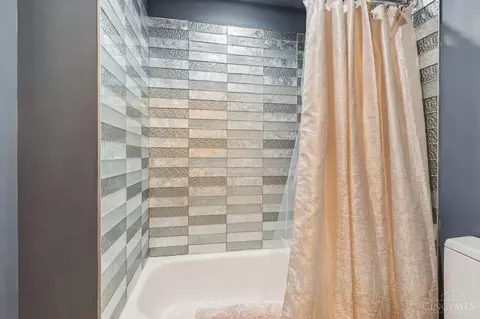 Bath - 505 Arbor Pl, Cincinnati, OH 45255 photo 3 of 4