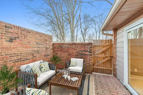 Exterior - 505 Arbor Pl, Cincinnati, OH 45255 photo 3 of 7