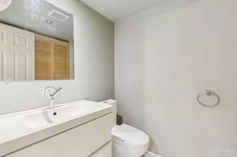 Bath - 505 Arbor Pl, Cincinnati, OH 45255 photo 1 of 4