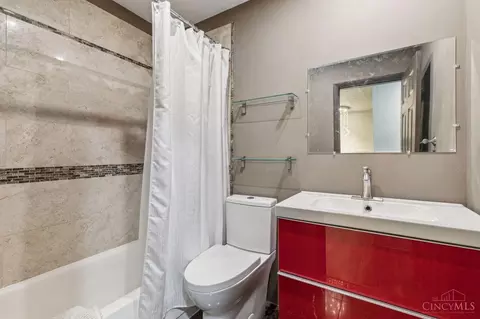 Bath - 505 Arbor Pl, Cincinnati, OH 45255 photo 4 of 4