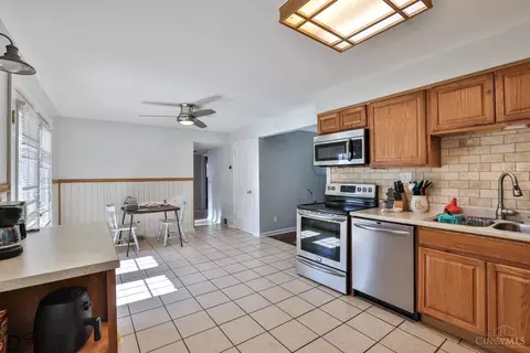 Kitchen - 9134 Dry Fork Rd, Harrison, OH 45030 photo 3 of 3