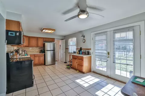 Kitchen - 9134 Dry Fork Rd, Harrison, OH 45030 photo 2 of 3