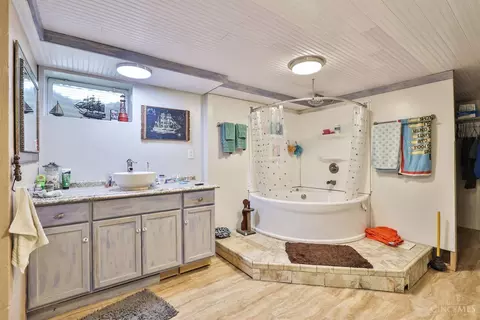 Bath - 9134 Dry Fork Rd, Harrison, OH 45030 photo 3 of 4