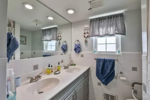 Bath - 9134 Dry Fork Rd, Harrison, OH 45030 photo 2 of 4