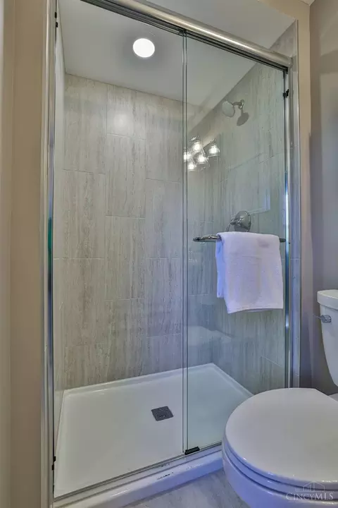 Bath - 9844 Zig Zag Rd, Montgomery, OH 45242 photo 2 of 4