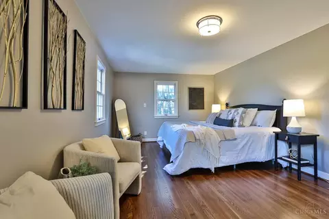 Bedroom - 9844 Zig Zag Rd, Montgomery, OH 45242 photo 2 of 4