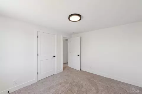 5413 Cherrybend Dr, Cincinnati, OH 45247 photo 17