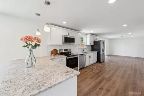 5413 Cherrybend Dr, Cincinnati, OH 45247 photo 8