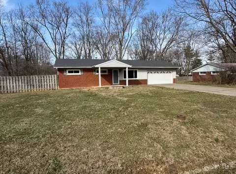 844 Hawthorne Dr, Cincinnati, OH 45245 photo 2