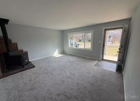 844 Hawthorne Dr, Cincinnati, OH 45245 photo 3