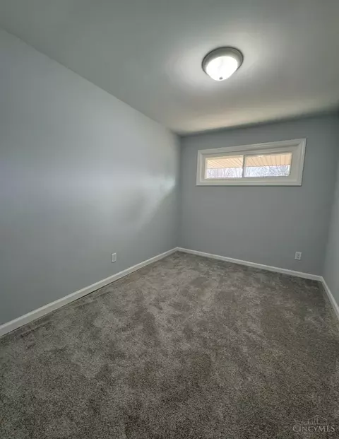 844 Hawthorne Dr, Cincinnati, OH 45245 photo 12