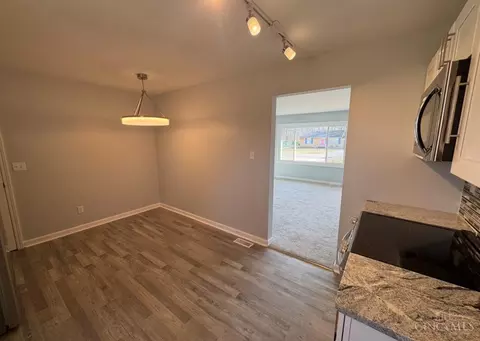 844 Hawthorne Dr, Cincinnati, OH 45245 photo 8