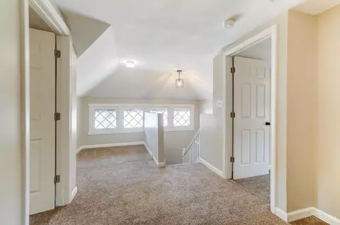 Entry Way - 3467 Hudson Ave, Cincinnati, OH 45207 photo 6 of 7