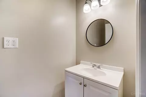 Bath - 3467 Hudson Ave, Cincinnati, OH 45207 photo 1 of 7