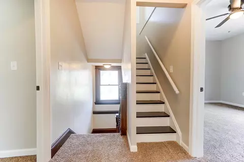Entry Way - 3467 Hudson Ave, Cincinnati, OH 45207 photo 5 of 7