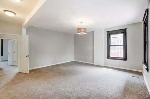 Living - 3467 Hudson Ave, Cincinnati, OH 45207 photo 8 of 10