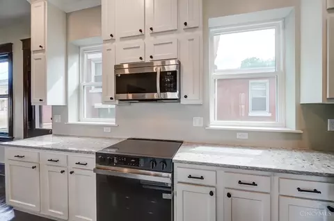 Kitchen - 3467 Hudson Ave, Cincinnati, OH 45207 photo 5 of 6
