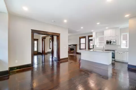 Living - 3467 Hudson Ave, Cincinnati, OH 45207 photo 5 of 10