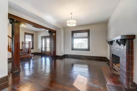 Living - 3467 Hudson Ave, Cincinnati, OH 45207 photo 2 of 10
