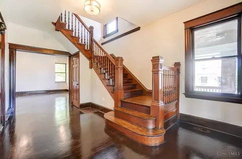 Entry Way - 3467 Hudson Ave, Cincinnati, OH 45207 photo 2 of 7