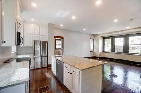 Kitchen - 3467 Hudson Ave, Cincinnati, OH 45207 photo 4 of 6