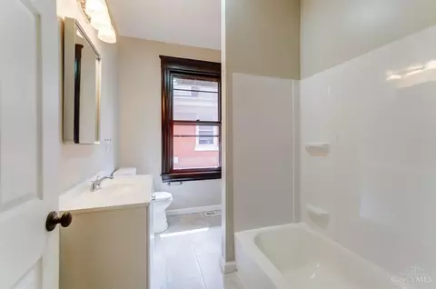 Bath - 3467 Hudson Ave, Cincinnati, OH 45207 photo 5 of 7