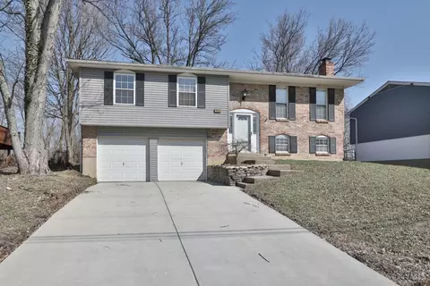 9958 Greenriver Dr, Cincinnati, OH 45231