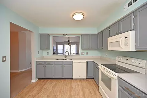 Kitchen - 3989 Maplecove Ln, Cincinnati, OH 45255 photo 3 of 3