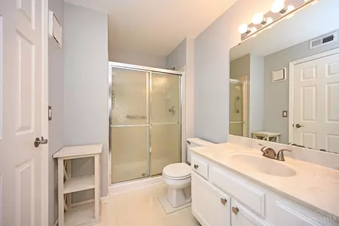 Bath - 3989 Maplecove Ln, Cincinnati, OH 45255 photo 1 of 4