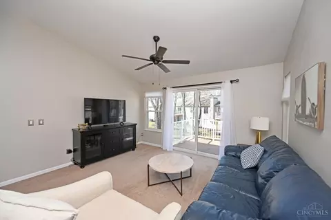 Living - 3989 Maplecove Ln, Cincinnati, OH 45255 photo 3 of 5
