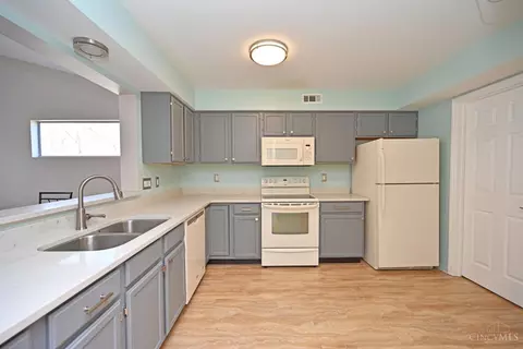 Kitchen - 3989 Maplecove Ln, Cincinnati, OH 45255 photo 1 of 3