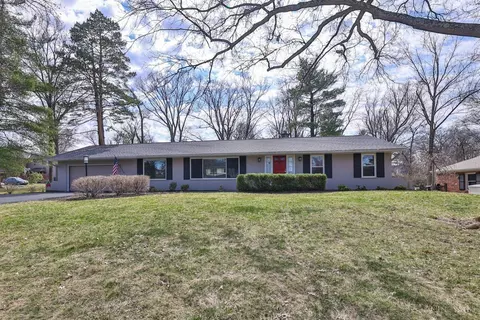 307 Circlewood Ln, Wyoming, OH 45215