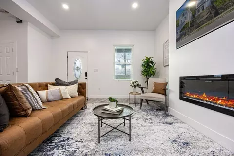 Living - 4044 Eastern Ave, Cincinnati, OH 45226 photo 4 of 4
