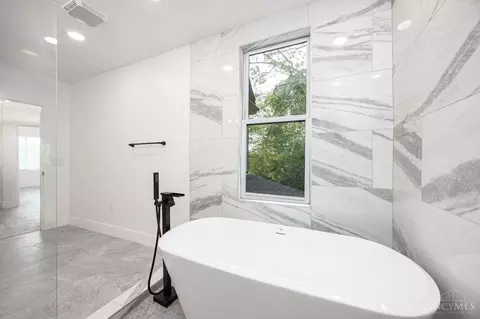 Bath - 4044 Eastern Ave, Cincinnati, OH 45226 photo 8 of 8