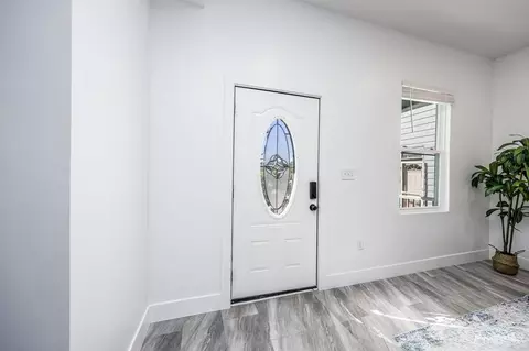 Entry Way - 4044 Eastern Ave, Cincinnati, OH 45226 photo 4 of 4
