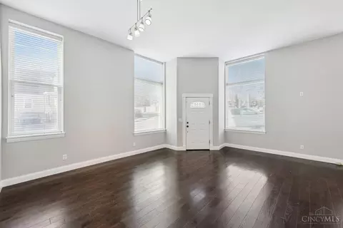 Living - 2600 Hackberry St, Cincinnati, OH 45206 photo 3 of 9