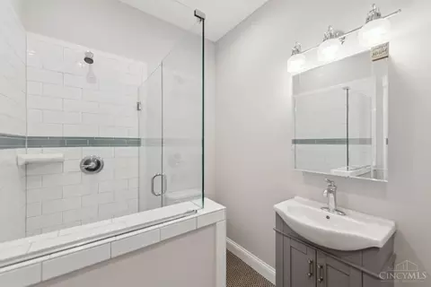 Bath - 2600 Hackberry St, Cincinnati, OH 45206 photo 4 of 5