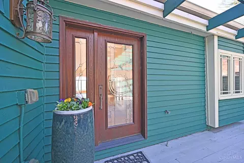Exterior - 975 Hill St, Cincinnati, OH 45202 photo 2 of 18