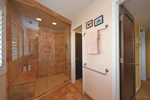 Bath - 975 Hill St, Cincinnati, OH 45202 photo 5 of 7